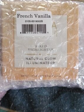 Laura Geller French Vanilla Baked Highlighter - Champagne Shimmer